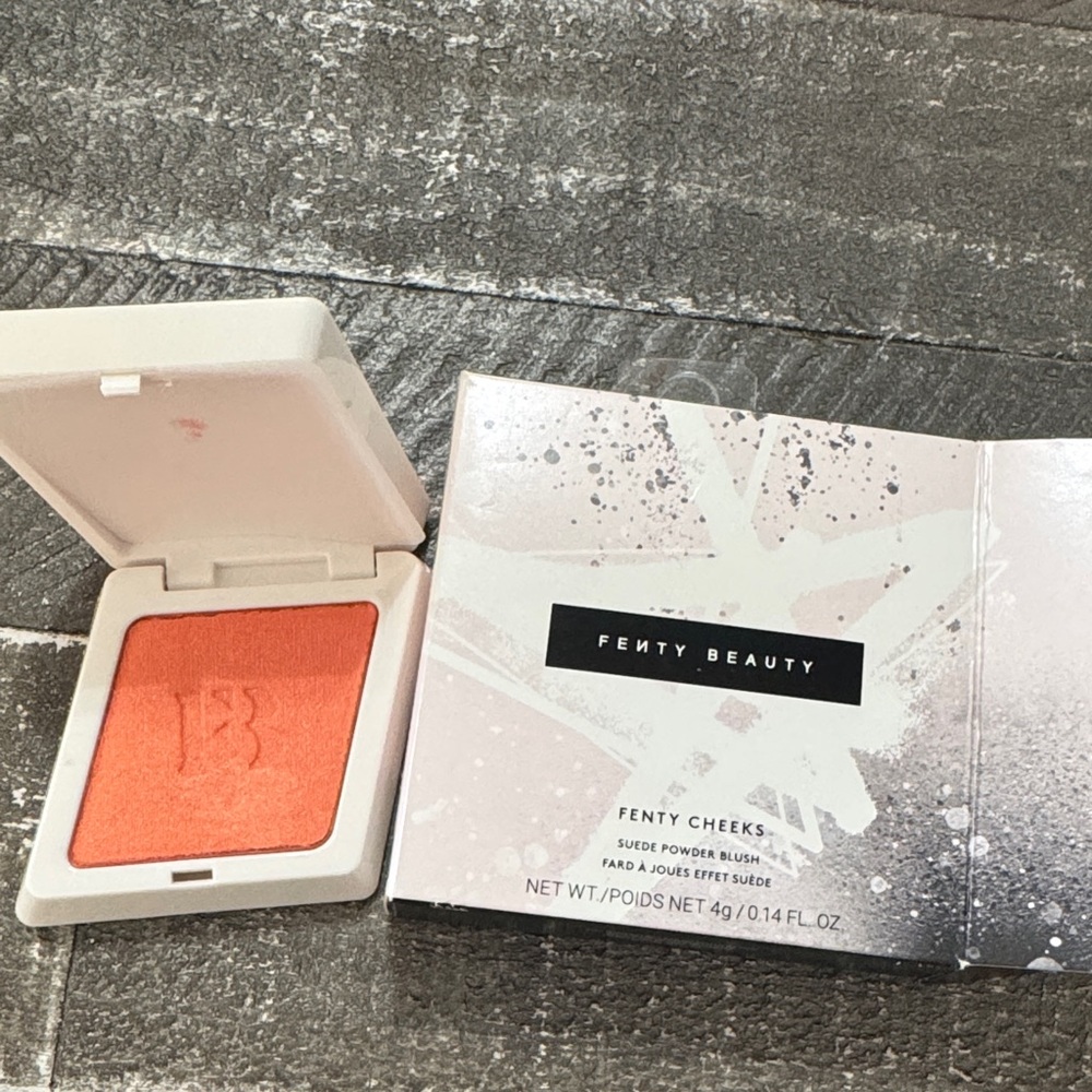 Fenty Beauty Suede Powder Blush - Just a Crush